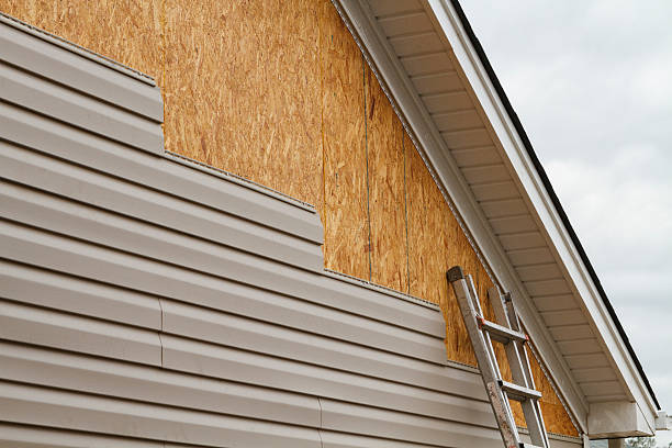 Professional Fiber Cement Siding technician working in Bellville, TX
